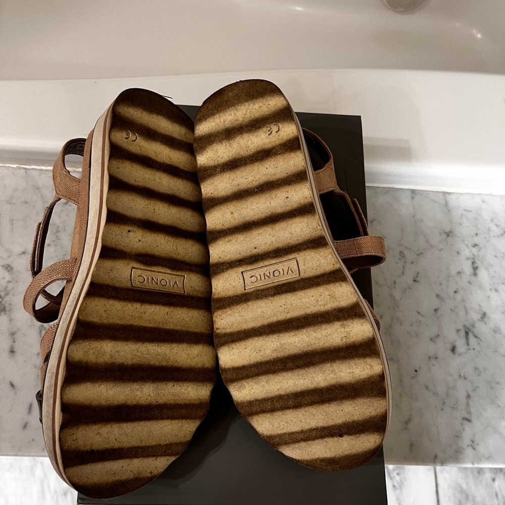 Vionic Platform Sandal -Uec. Tan /Silver - image 4